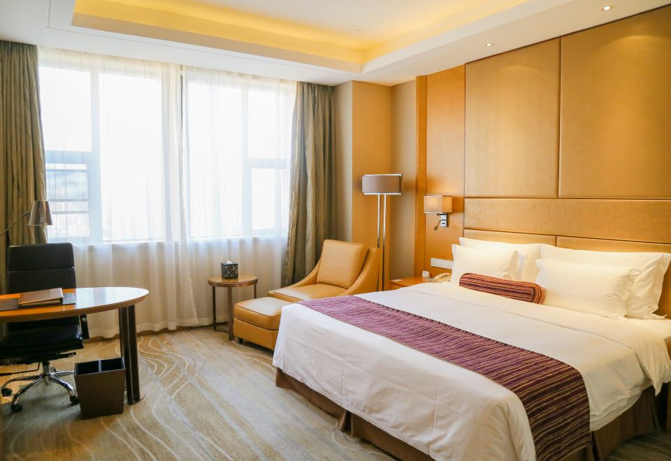 至尊豪华大床房【高居揽胜+俯瞰繁城】