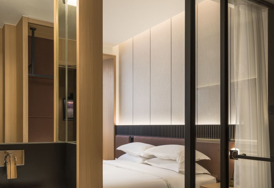 高级街景大床房【城市街景+mini吧+智能马桶】