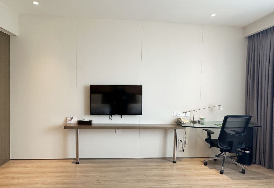 俱乐部豪华房超大床-掠画舫凌波