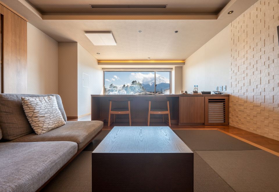 附樓4F和洋室帶富士山景觀浴缸臥室靠窗