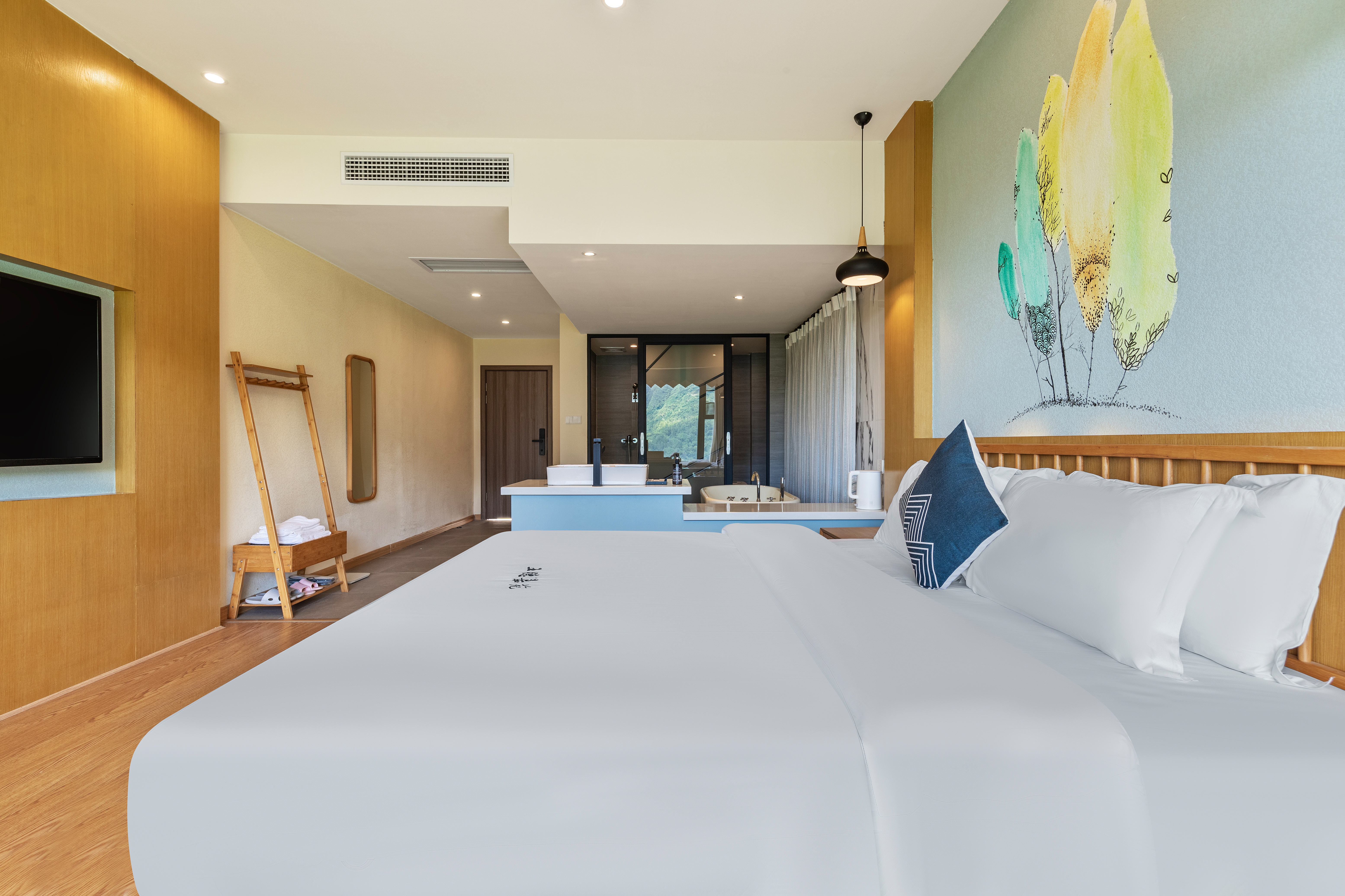 翠岭.春风.落地窗看日出山景全景大床房