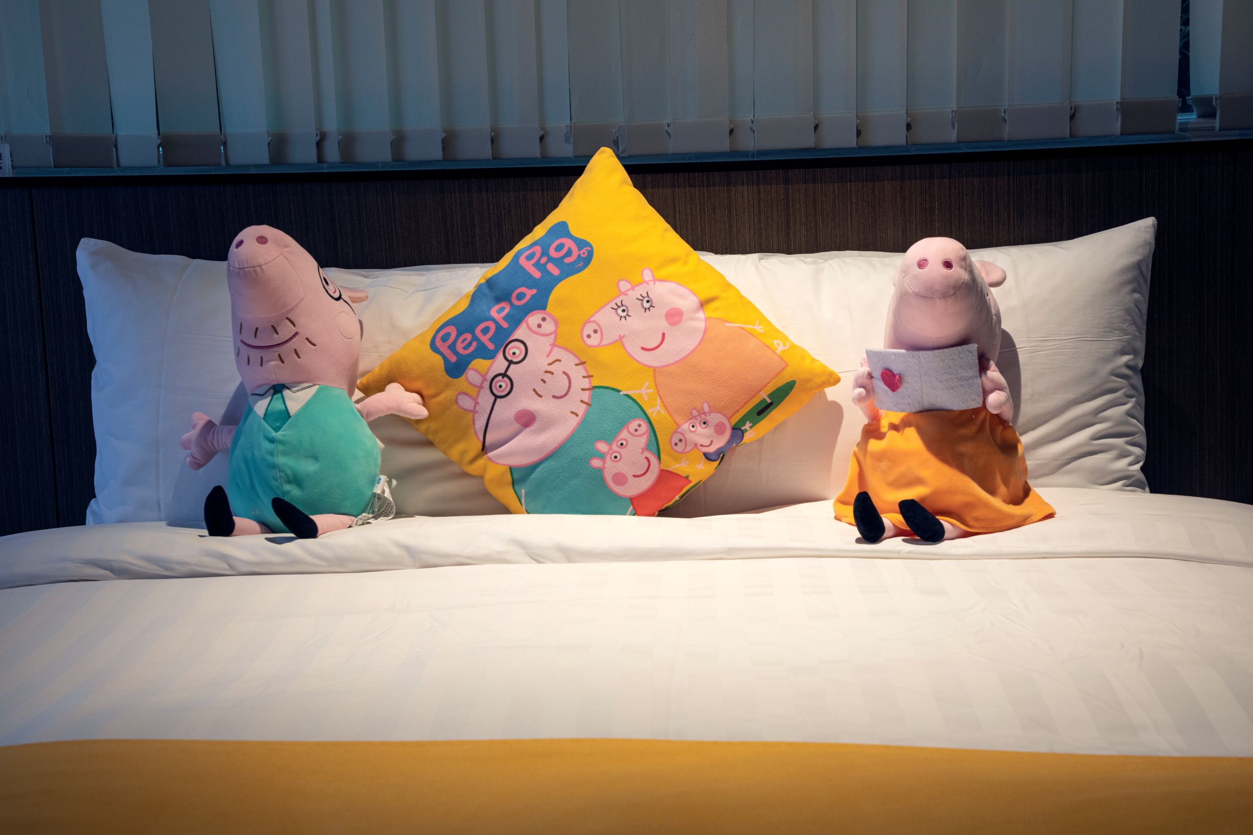 湖畔泡池亲子房（户外泡池+小童玩具）