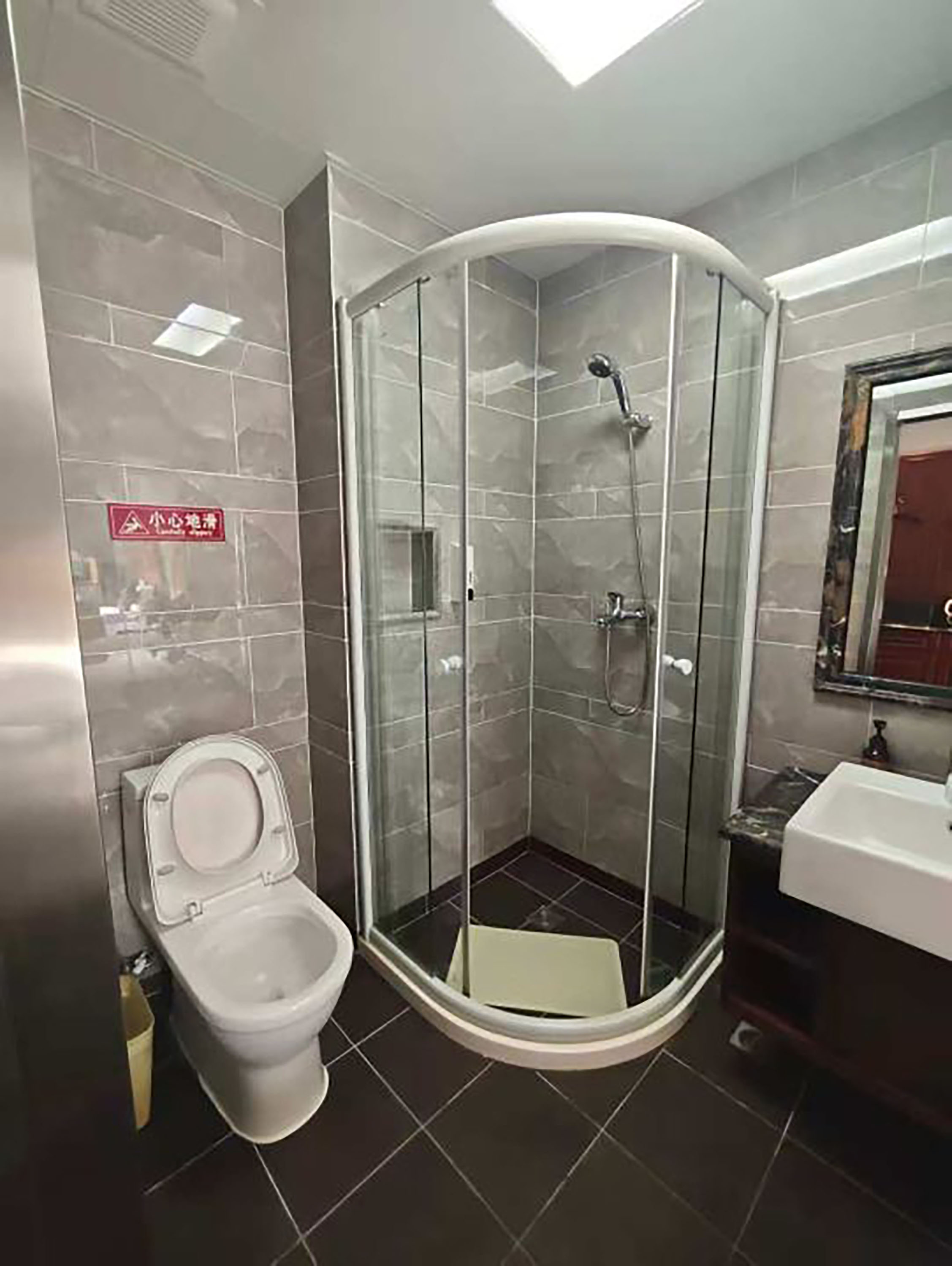 林间墅观景家庭房