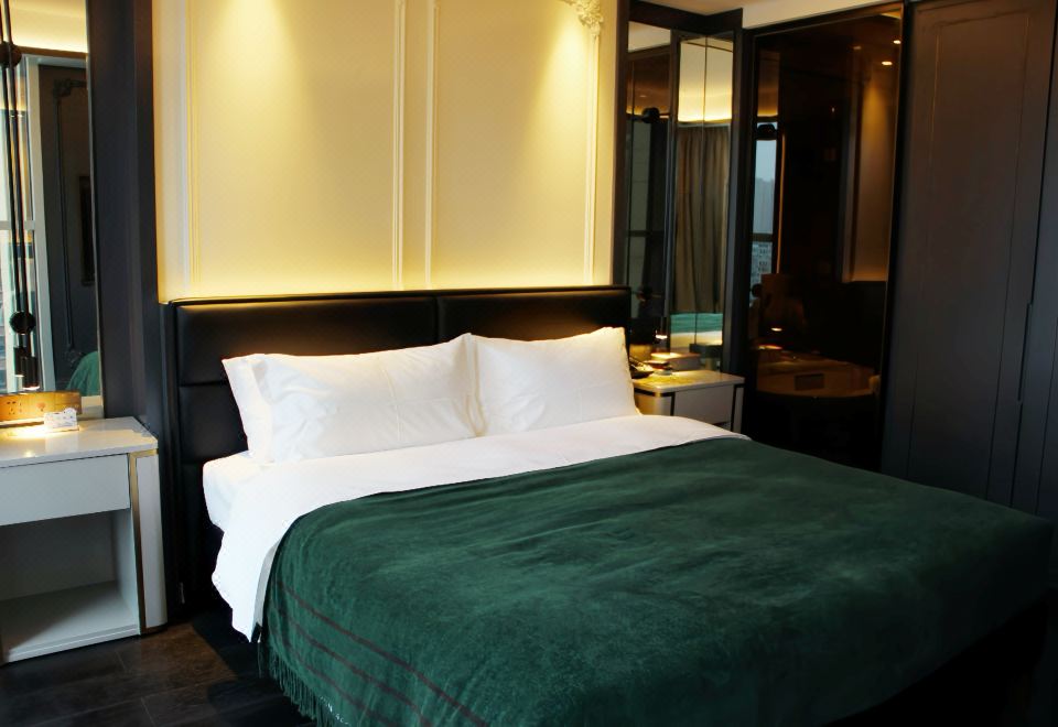 頤華奇遇房（浴缸+戴森吹風機+大客廳+雙洗漱臺）