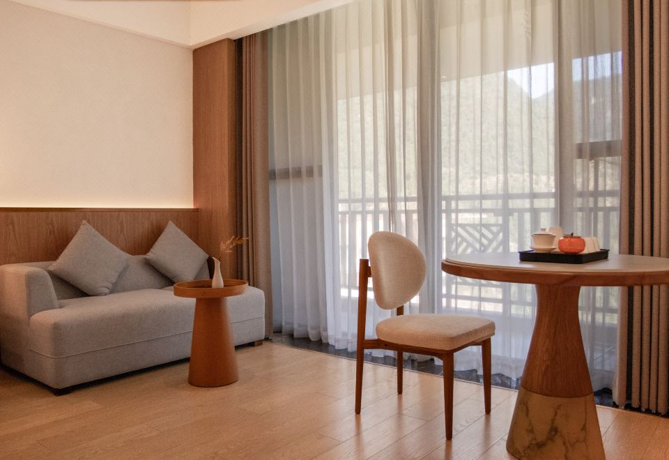 FUZHOU ROYAL HOT SPRING HOTEL & RESORTYusu Scenic View Balcony Double Bed Room