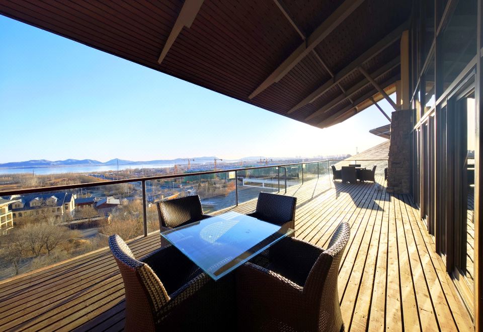 亿豪经典丨行政套房（小）（全景客厅+露台+圆浴缸）