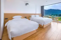 Yuetianju · Qishan Wangtian Stars Audio-Visual Resort Hotel (Yangshuo Shili Gallery Yulong River)