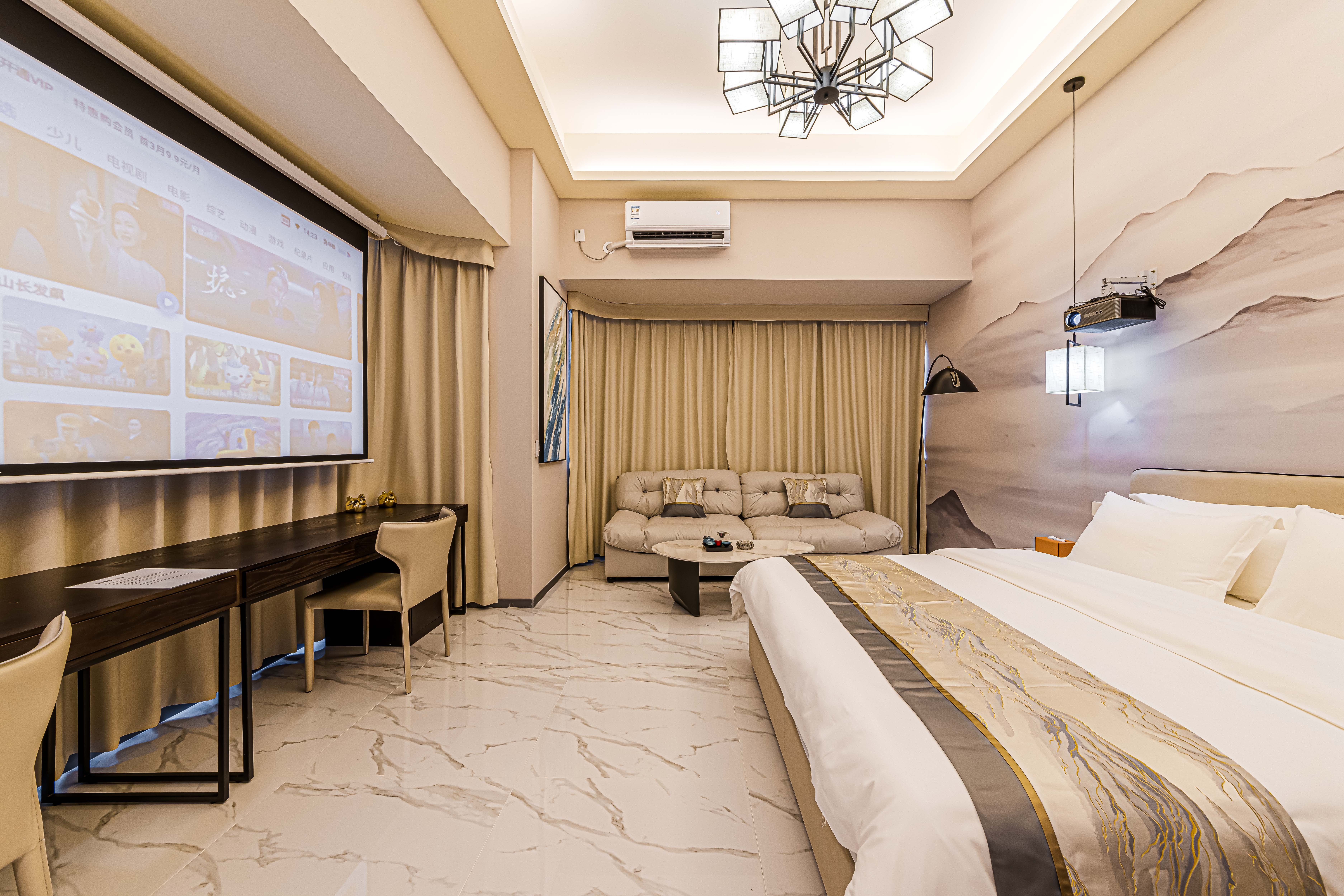 巨幕观影大床房【百寸投影+4K高清】