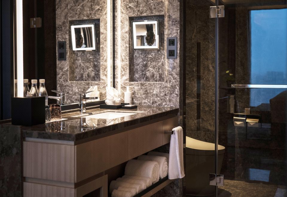 舒适空间尊贵双床房 | 180°全落地窗尽览长安繁华夜景