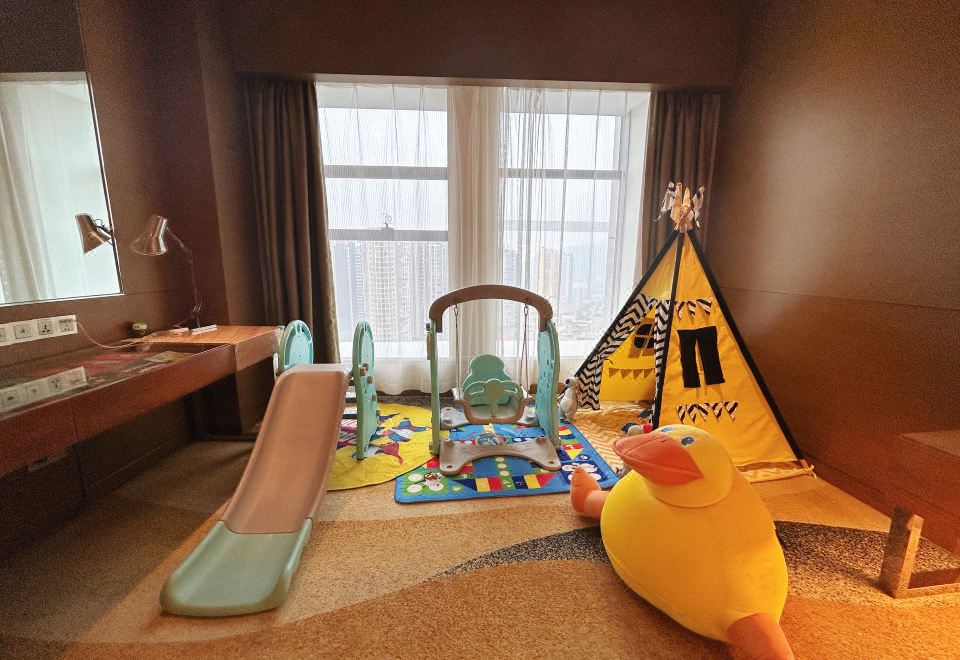 贝肯熊亲子主题双床房