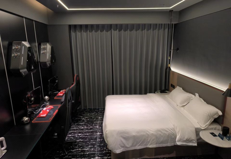 双人电竞大床房