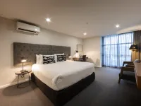 Avenue Hotel Canberra Hotels in Braddon