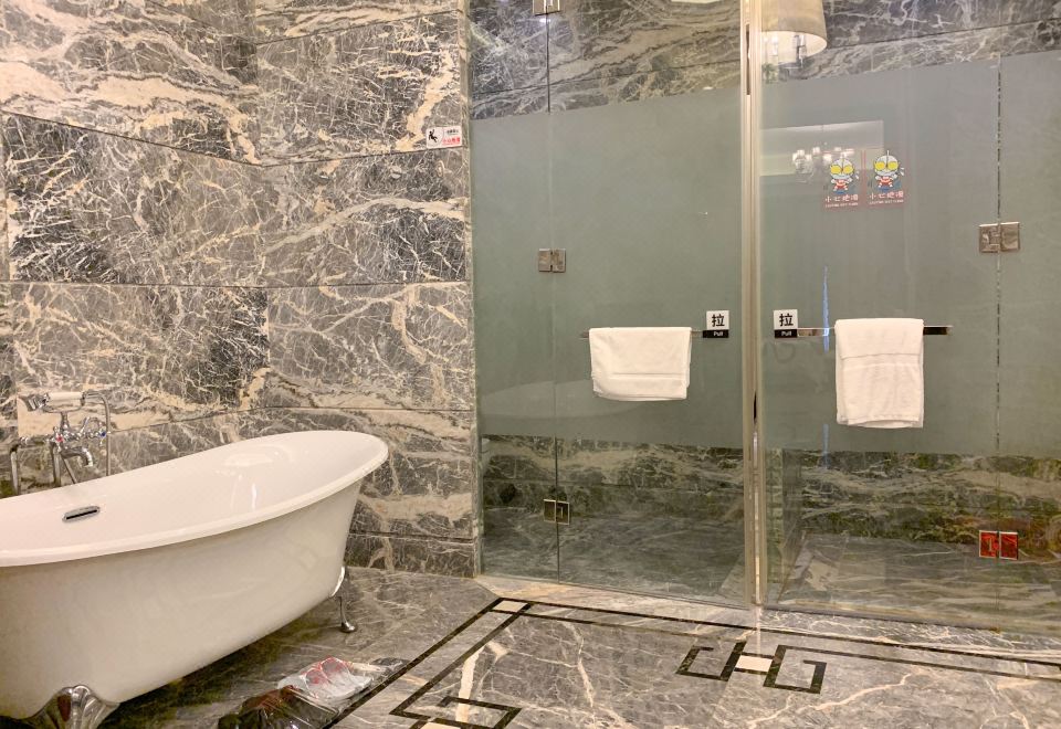 奥特曼主题亲子家庭套房（大客厅，奥特曼玩偶，浴缸）