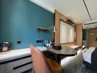 Grey Whale Intelligent Hotel (Baoding Mancheng People's Hospital)