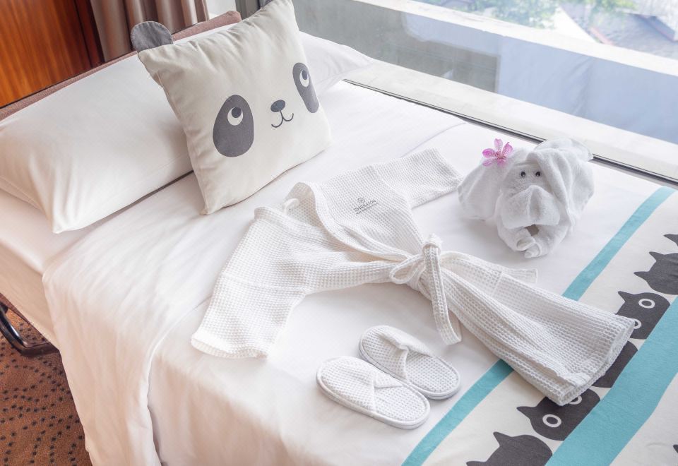 Royal Orchid Sheraton Hotel & TowersFamily King Suite