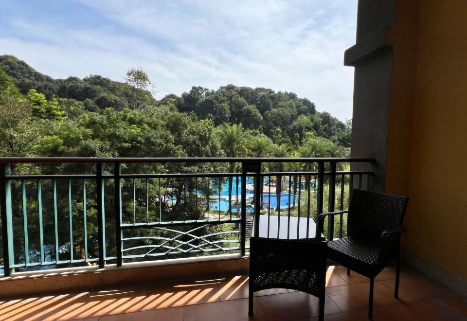 Longmen Dipai Hot Spring ResortLakeside Hot Spring Double Bed Room - Garden Scenic View - Private Tub - Certified Hot Spring Water