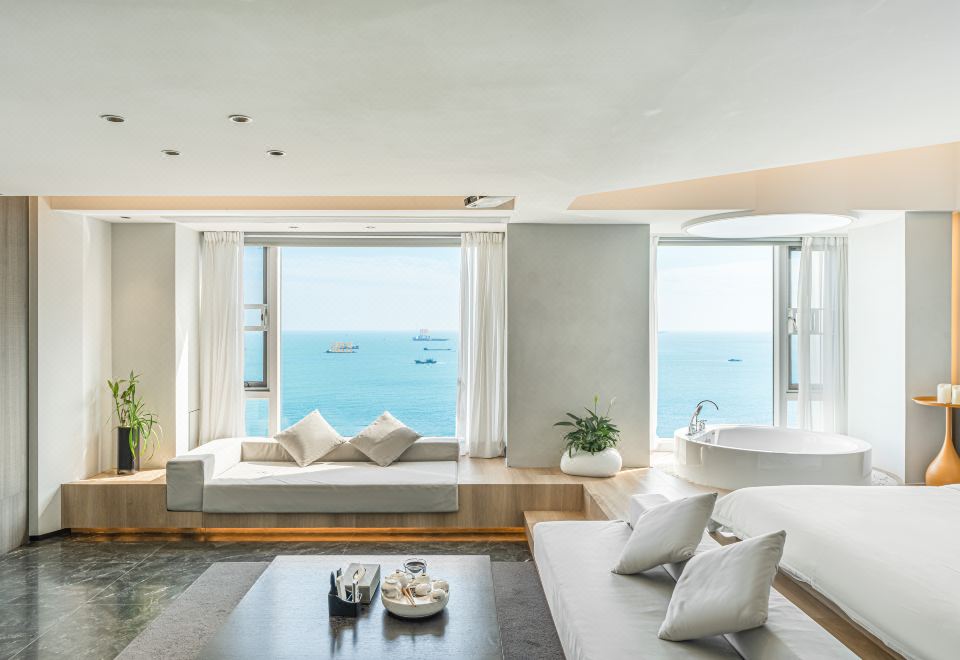 现代情侣套房丨一线海景
