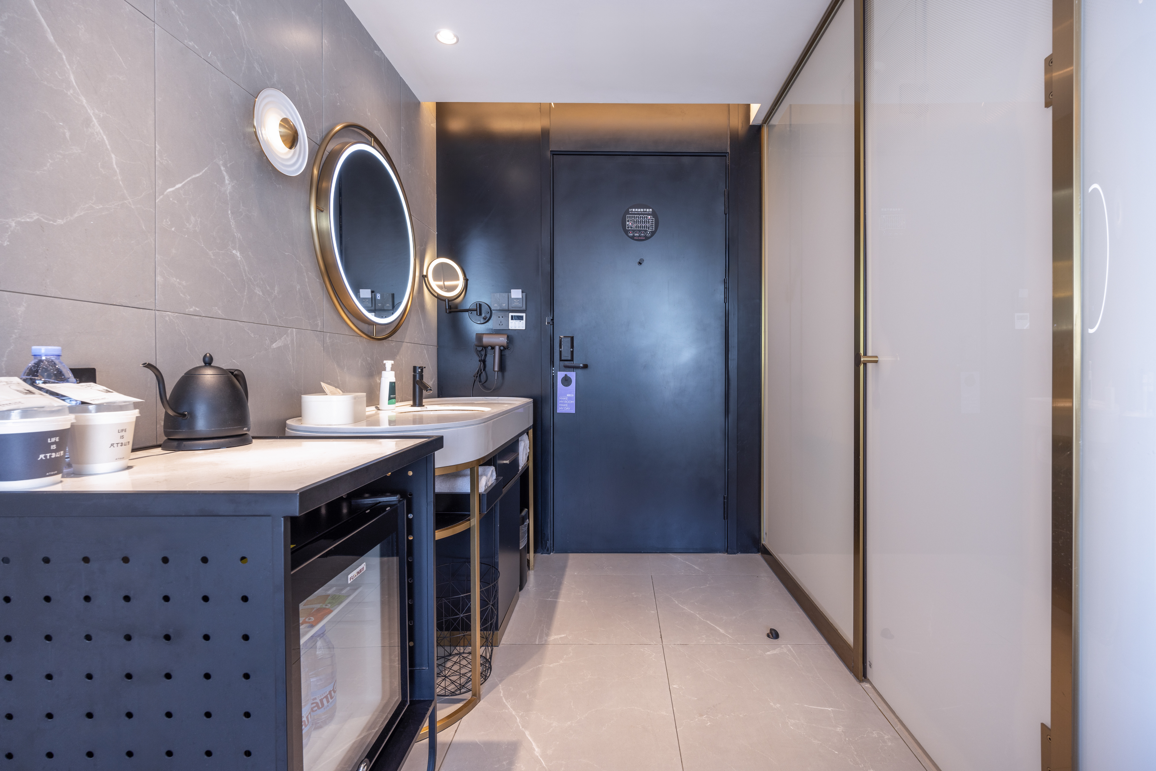 高级大床房（智能投屏+徕芬吹风机）