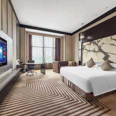 高級大床房「休閒沙發+落地窗城景+零壓好眠+新風系統」 萬維飯店（中山燈都古鎮店）優惠