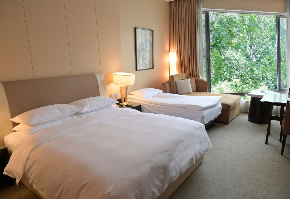 Jinling ResortFamily Room With Garden View