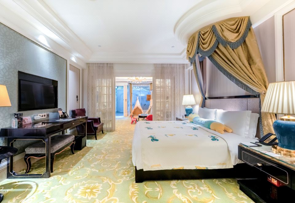 InterContinental Chengdu Global CenterFamily Room - Courtyard-View