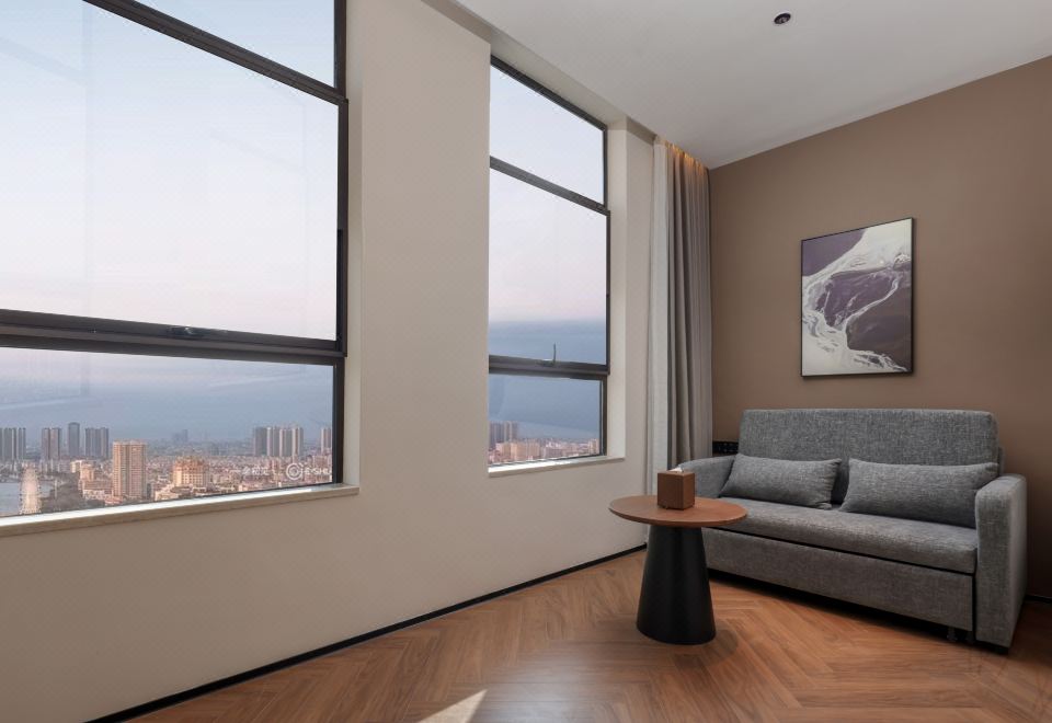 Deluxe Executive Suite (Double Bed) (Living Room, Air Conditioner)