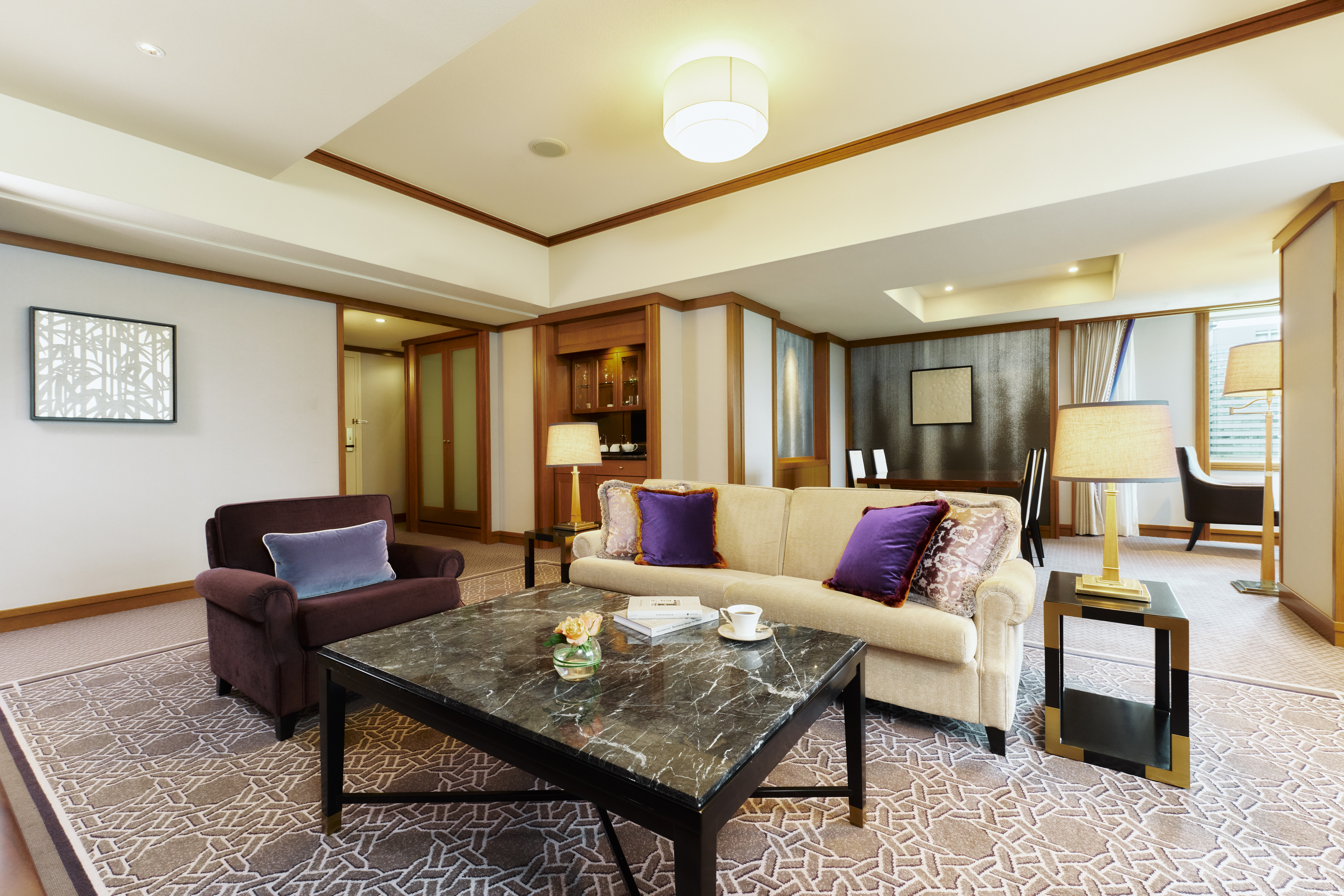 【本馆】普通楼层 花园景观转角特大床套房 禁烟