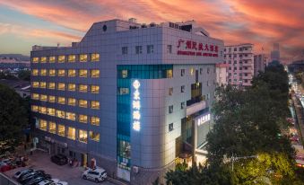 Zhongyi Hotel (Guangzhou Feixiang Park Metro Station Wanda Plaza)