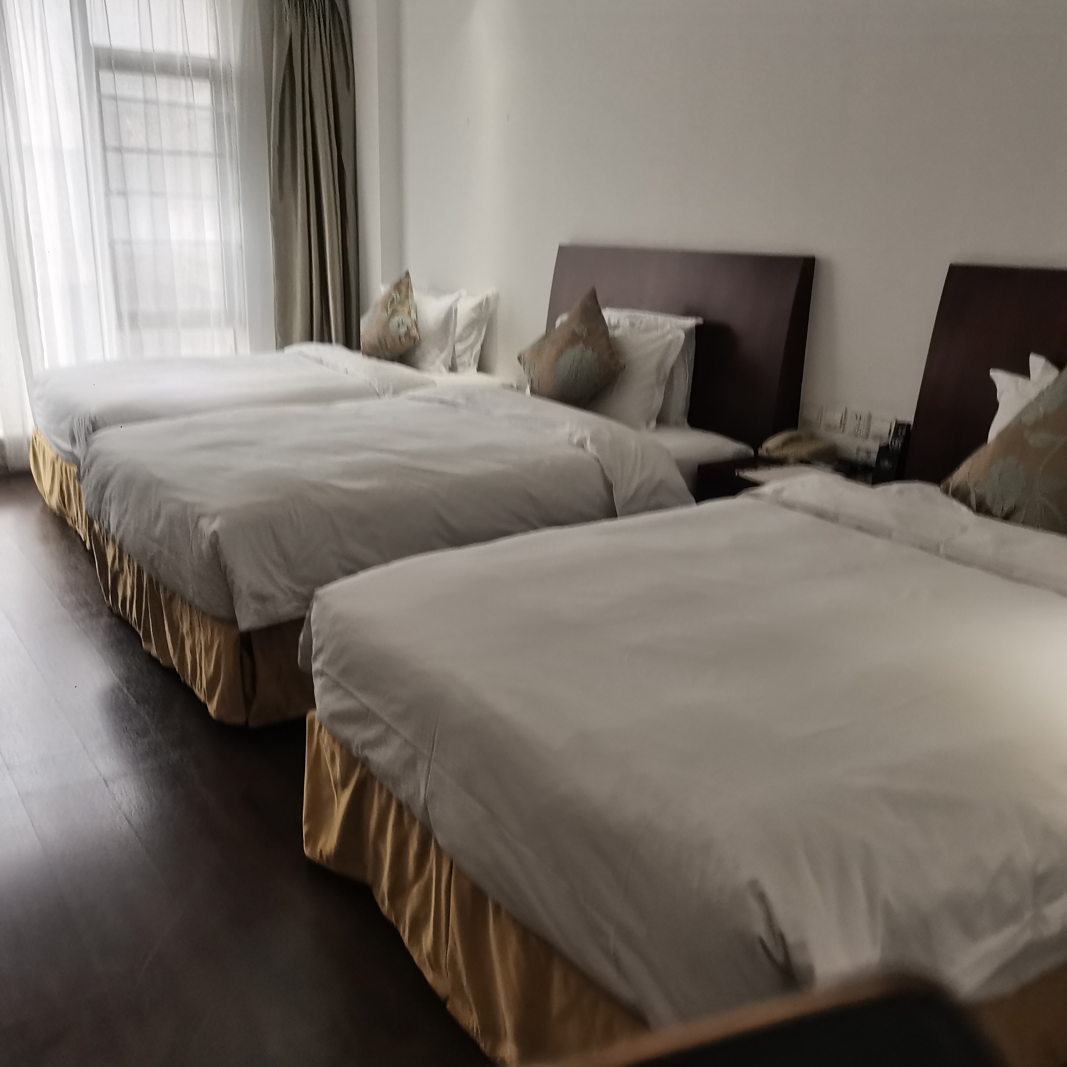 豪华家庭房（三床·落地窗·浴缸）