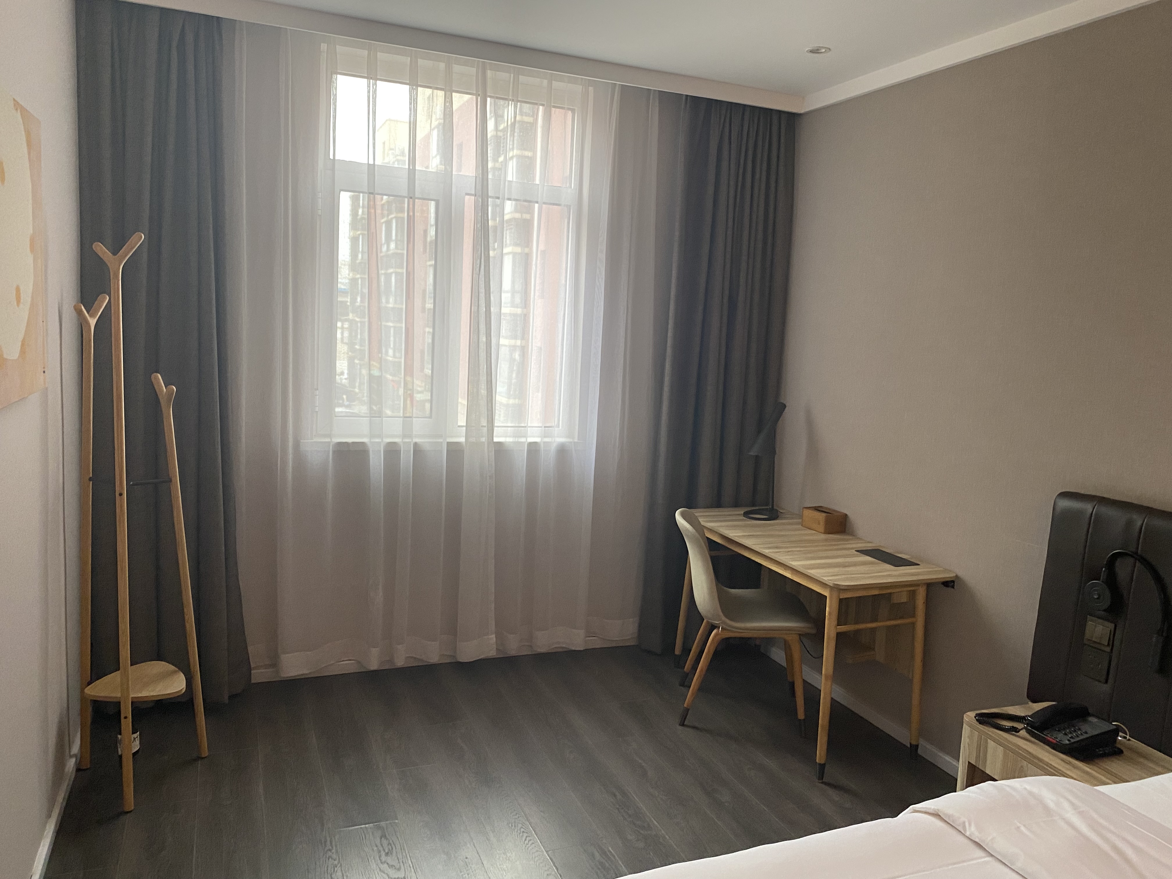 高级特大床房（金可儿床垫+记忆枕+电视投屏）