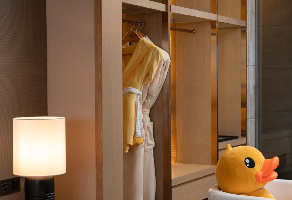 童趣盎然·小黄鸭亲子主题房丨小童帐篷+伴眠玩偶+浴缸