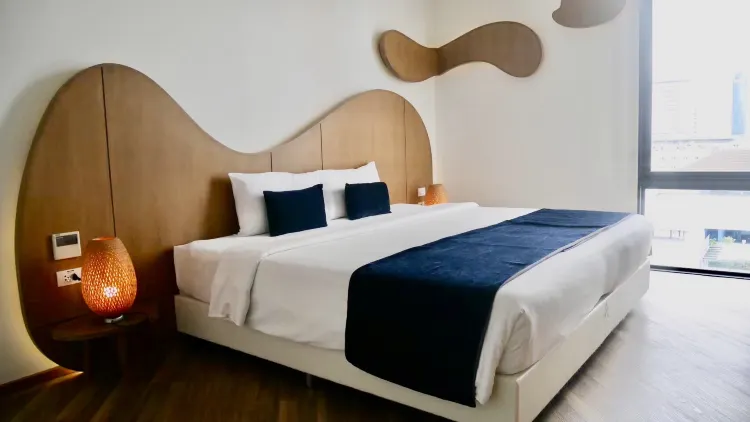 ห้องดีลักซ์ เตียงใหญ่ 1 เตียง