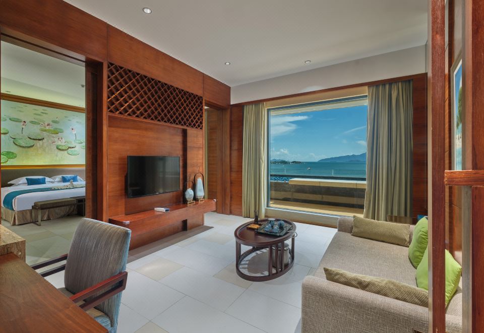 Regal Palace Resort HuidongDeluxe Suite - 2-Room, Sea-View