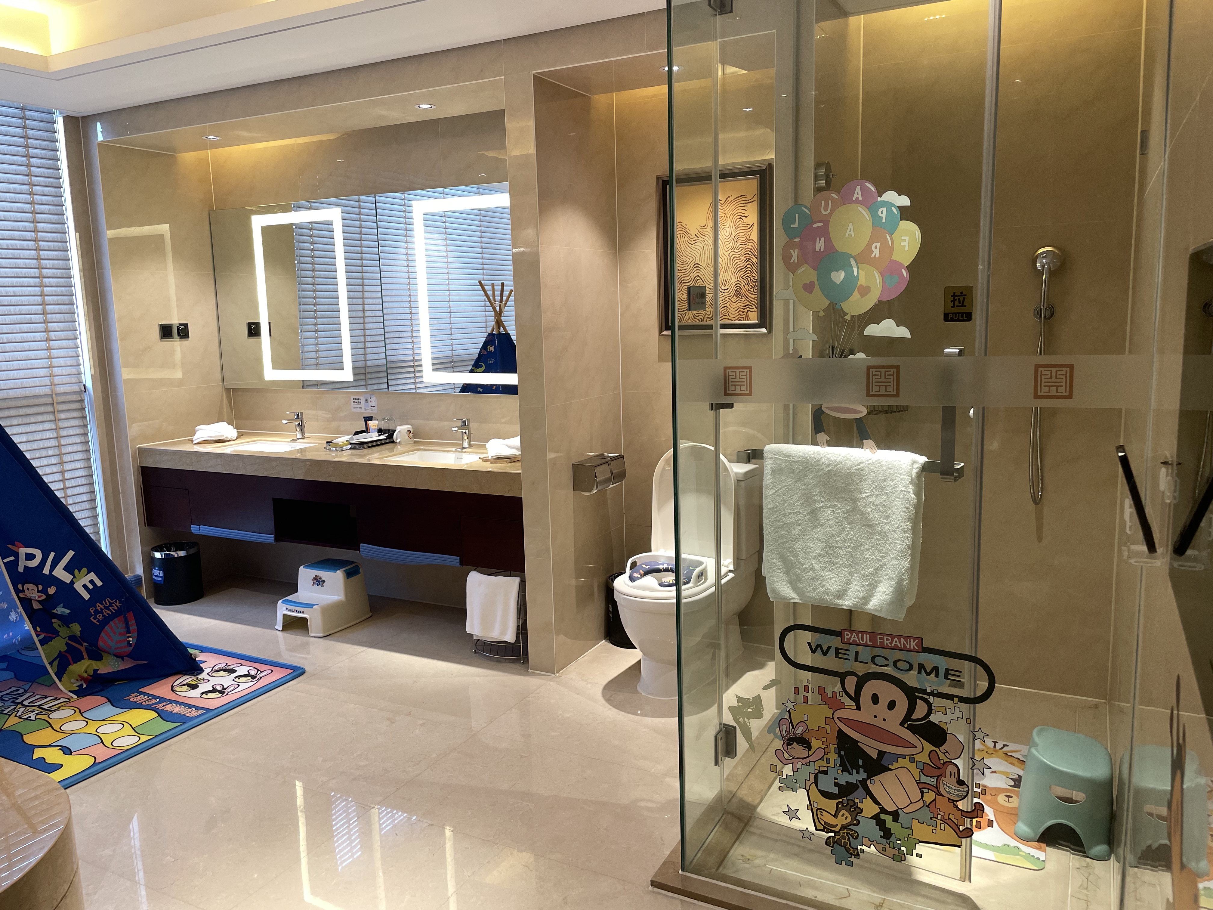 行政家庭亲子房