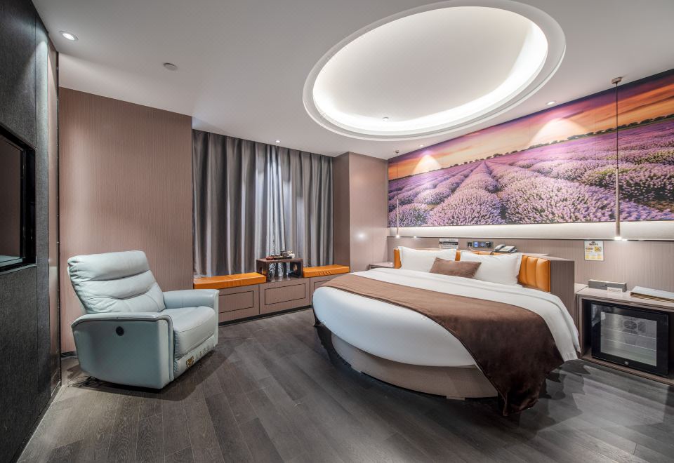 Light Luxury Round-bed Room