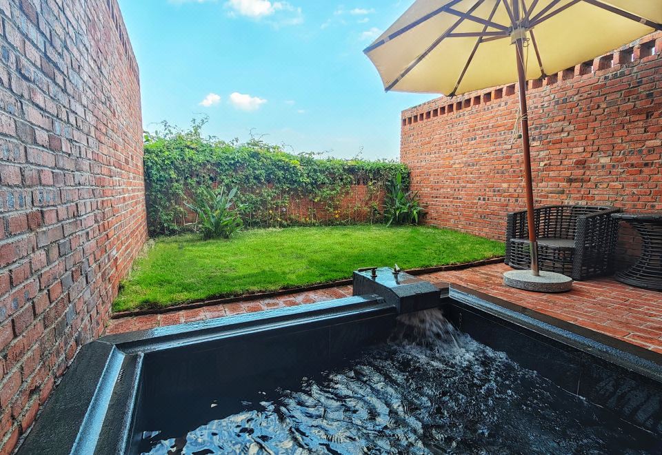 錾影泡池大床房