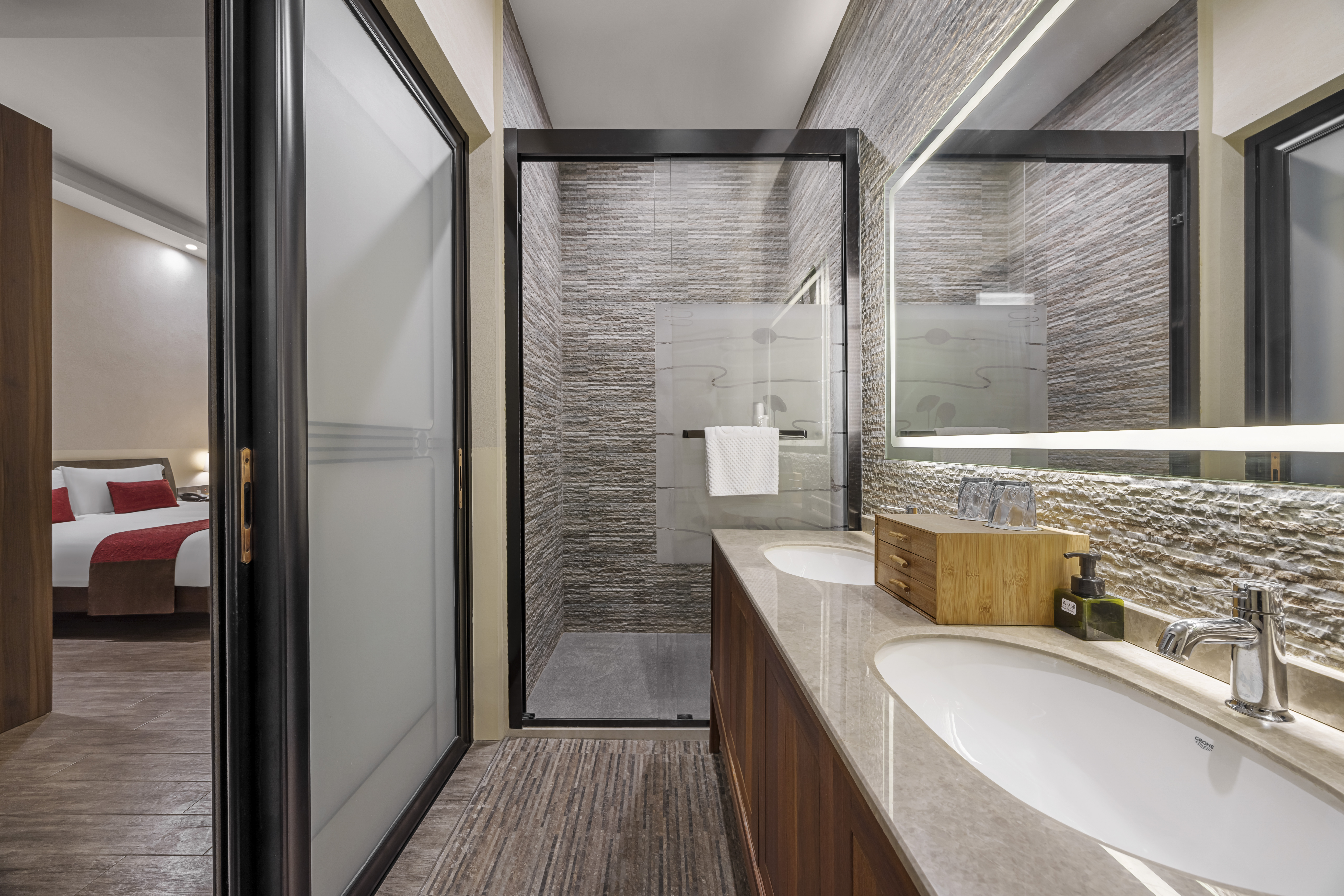 园景商务套房（动静分区+品质梳化床）