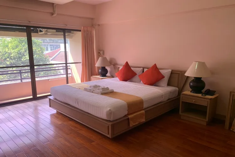 Pin Suite Room