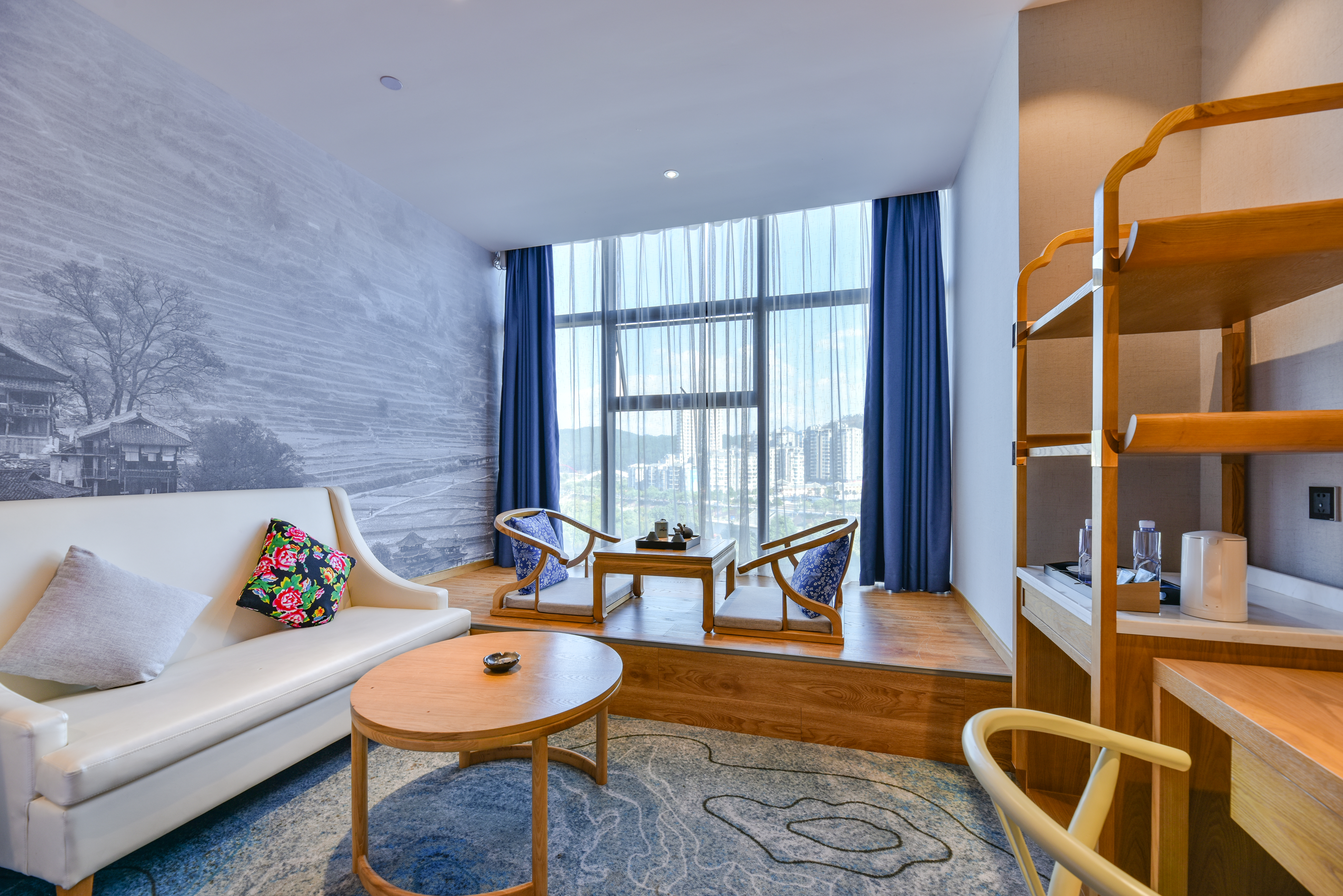 江景女权大床房-智能客控-浴缸-徕芬吹风机-全景落地窗