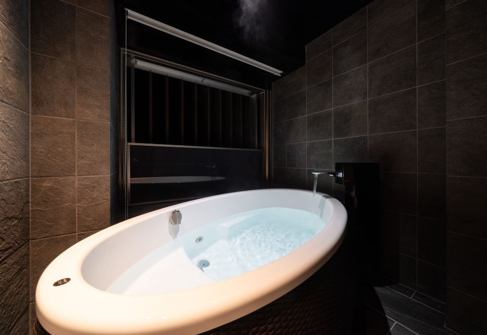 附樓4F和洋室帶富士山景觀浴缸臥室靠窗