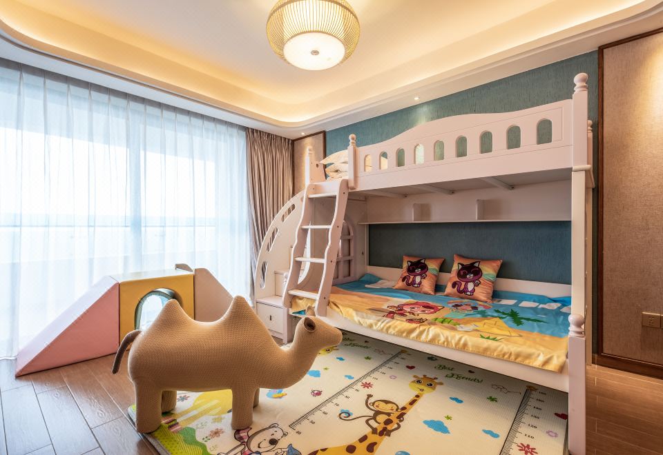 酷芽超凡小英雄海景家庭房（大床+上下铺）