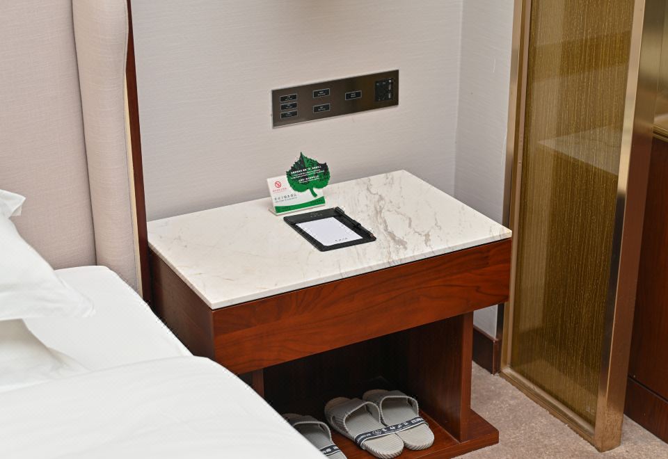 HezhouYuanboyuanHotSpringResortLinlang Studio