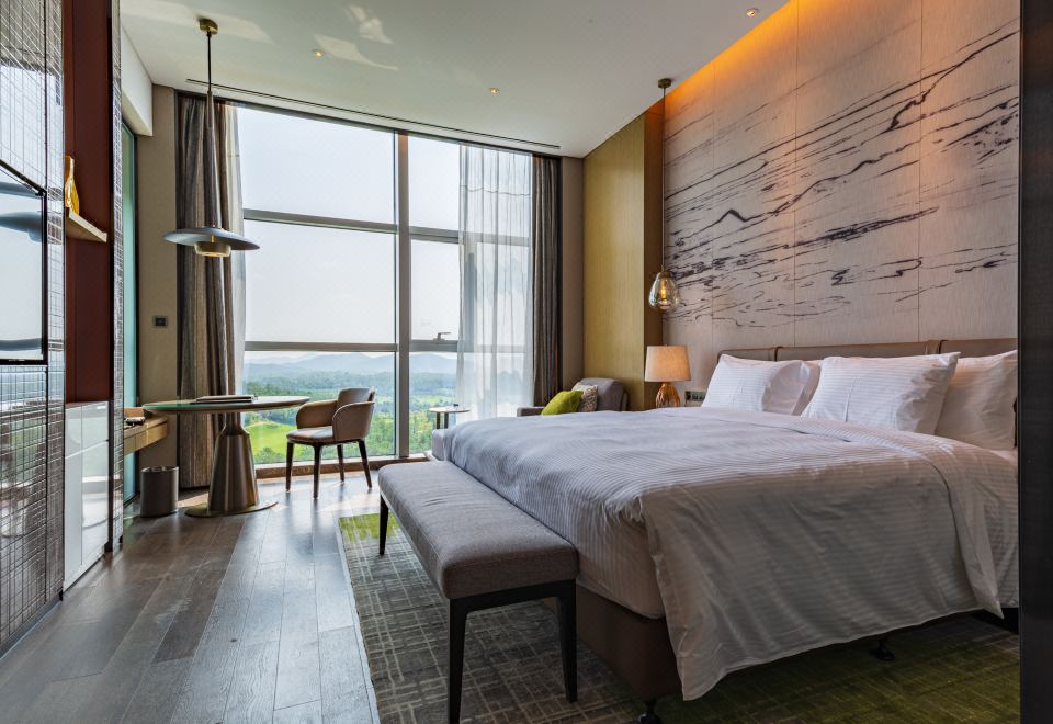 高尔夫静谧负离子?豪华大床房