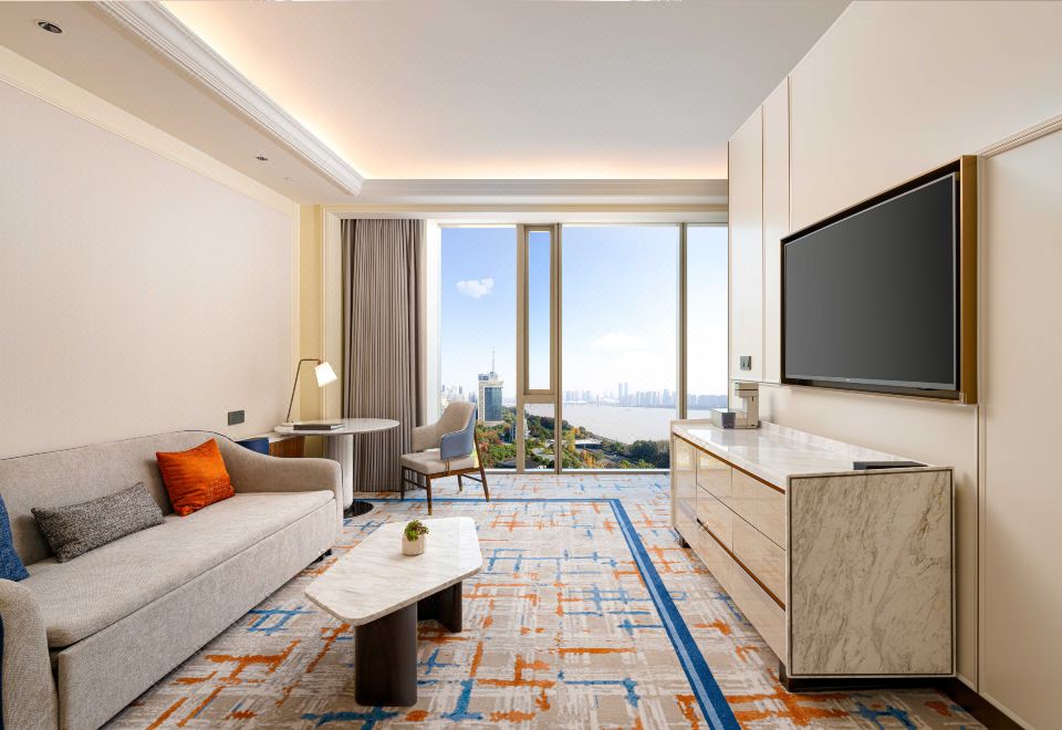 江景精緻套房 | 客廳帶梳化床| 江景+燈光秀 | 戴森吹風機+衞洗麗+Byredo洗護用品