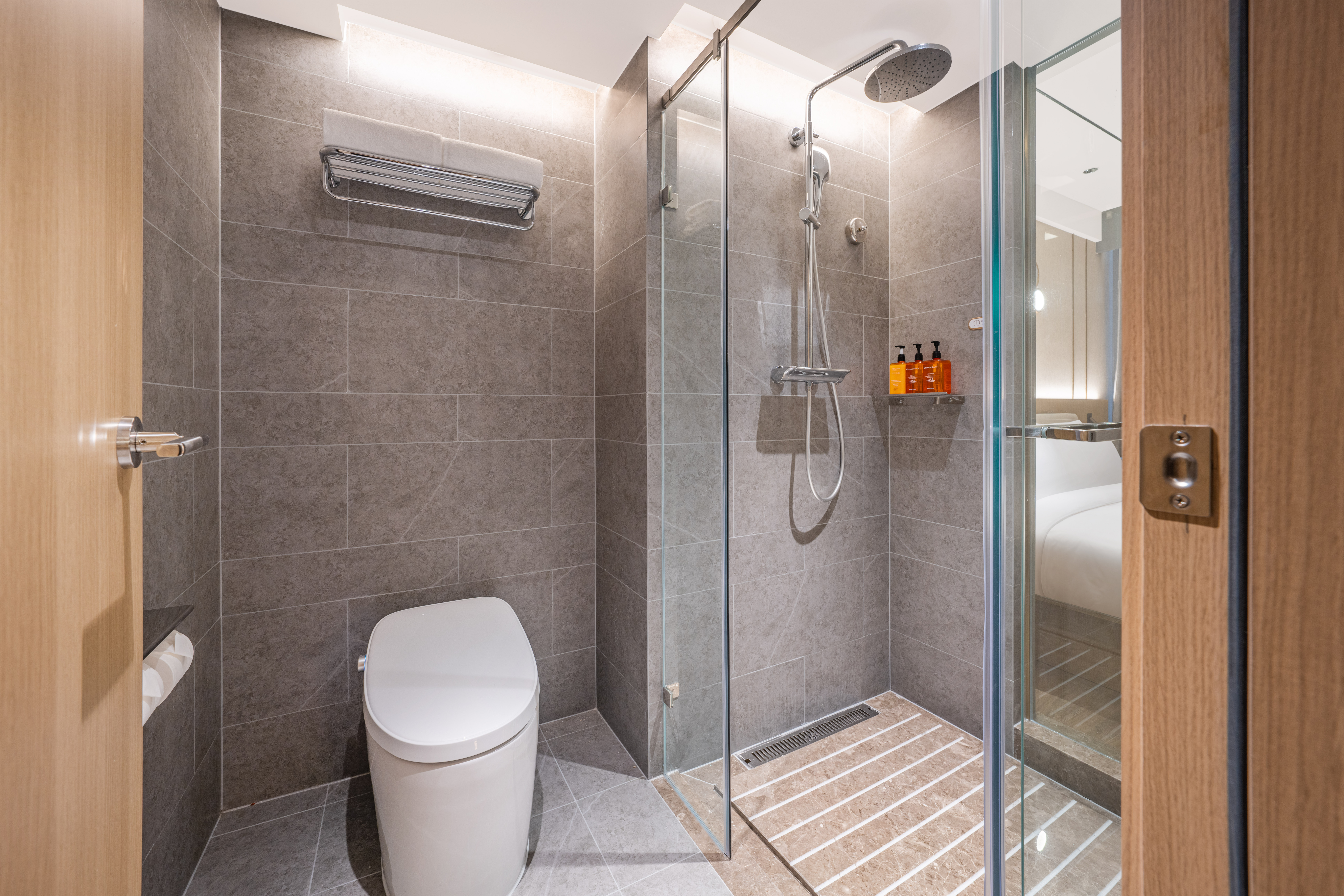 高级大床房（智能客控+65寸智能投屏+mini冰箱）