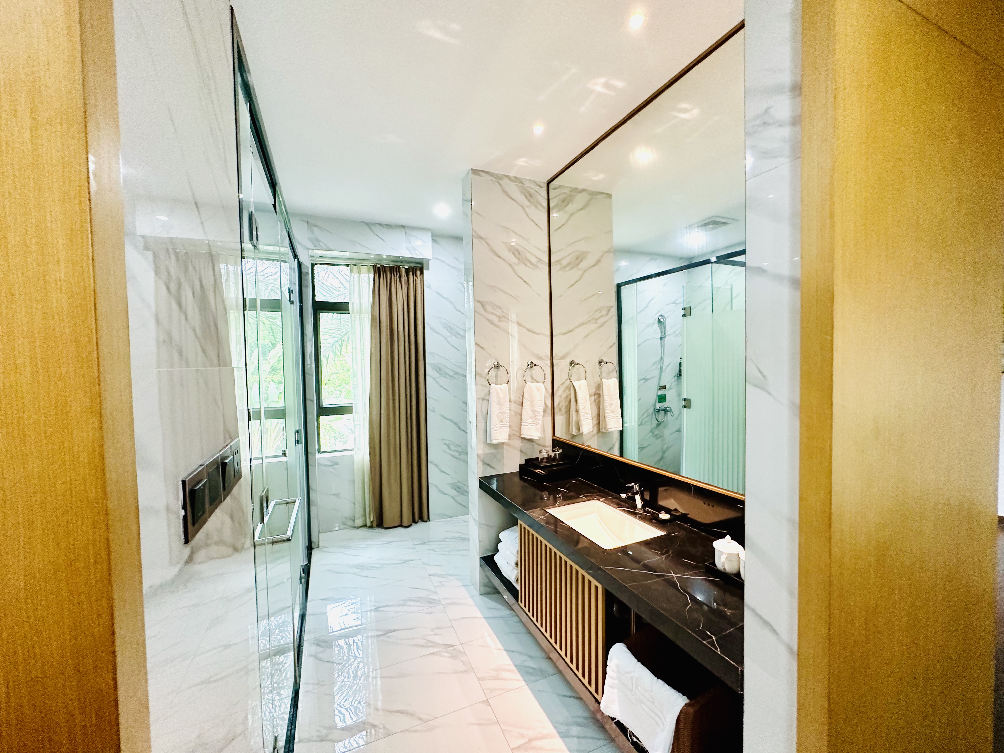 豪华三房泳池别墅（麻将机）