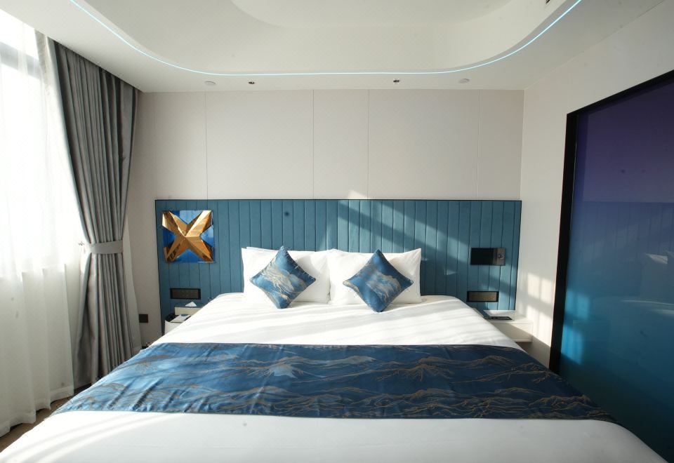 荷里活靈動雙拼大床房