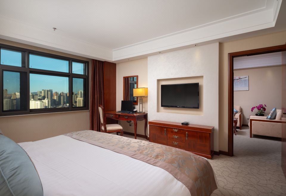 商务套房「眺望城市天际线+独立会客厅+休闲沙发组合」