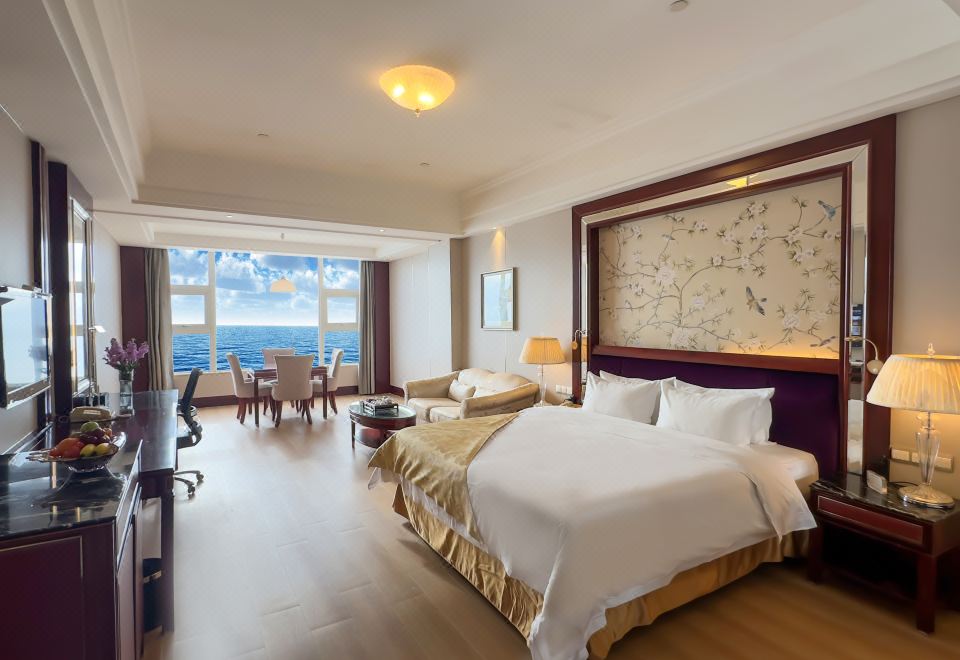 豪华海景大床房（海景落地窗）