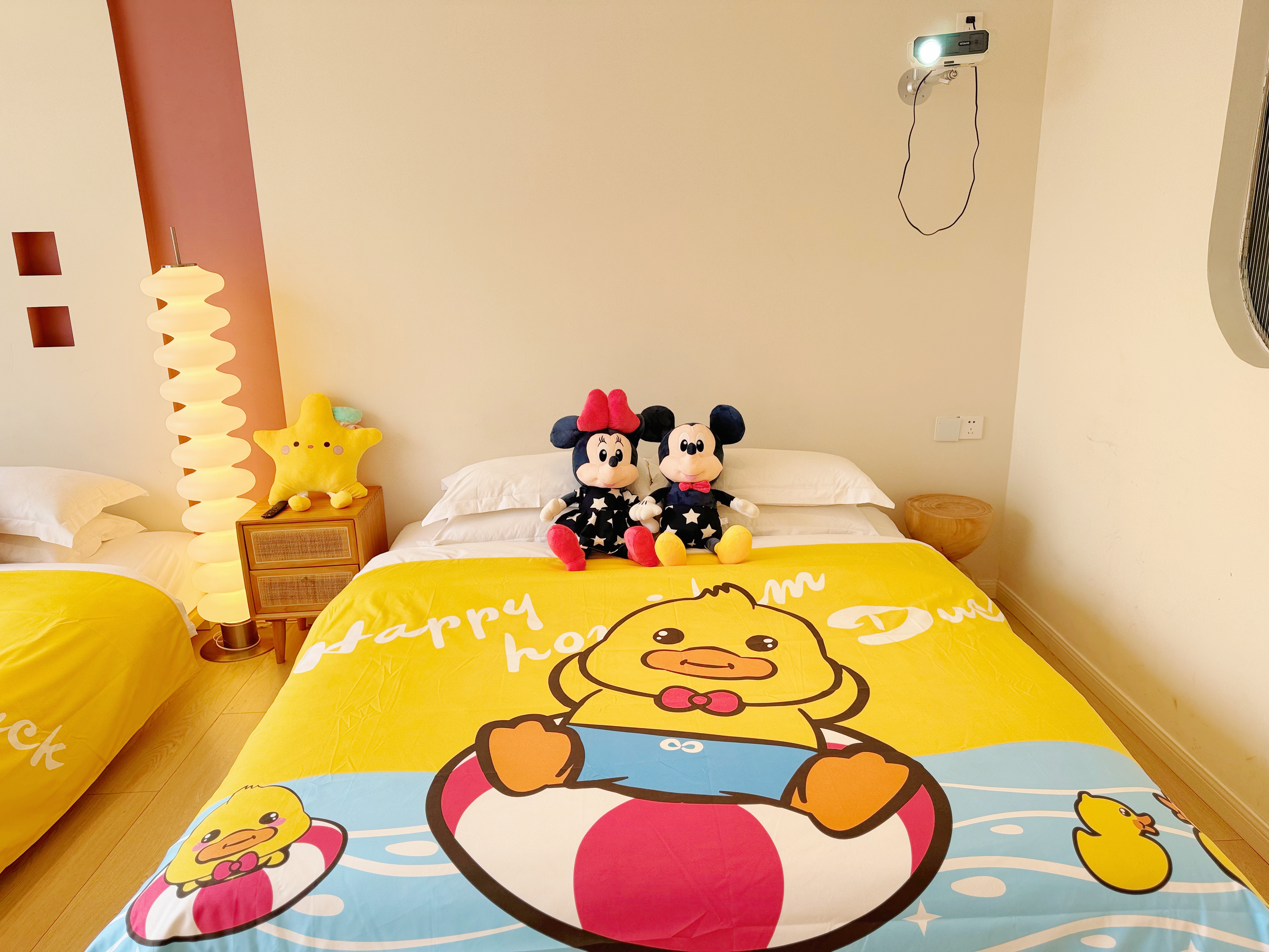 小可爱亲子双床房-180度全景（100寸投影+智能马桶）